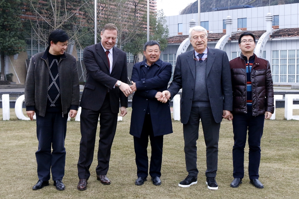 意大利著名飞机制造商——火神公司创始人卡洛尔先生、CEO瑞莫先生一行考察访问汇东通飞公司